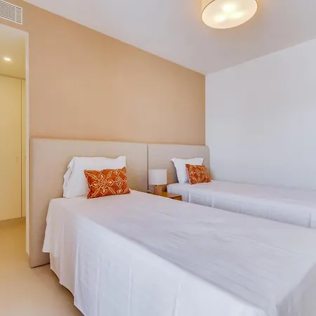 Elegant 2bdr In The Nine - X