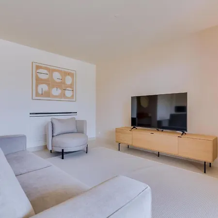 Elegant 2bdr In The Nine - X Daire